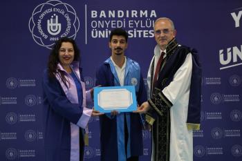Sanat, Tasarım ve Mimarlık Fakültesi İlk Mezunlarını Coşkuyla Uğurladı