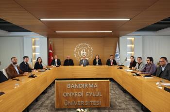 Grafik Tasarım Bölümünden Yenilenen Kurumsal Kimlik Kılavuzuna Akademik Katkı