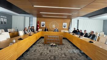 Sanat, Tasarım ve Mimarlık Fakültesi Akademik Kurul Toplantısı Gerçekleştirildi